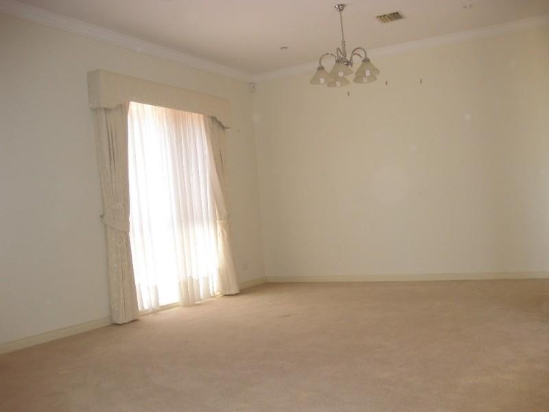 14 Huntingtower Crescent, Mount Waverley VIC 3149