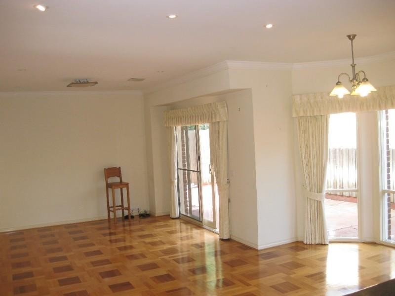 14 Huntingtower Crescent, Mount Waverley VIC 3149