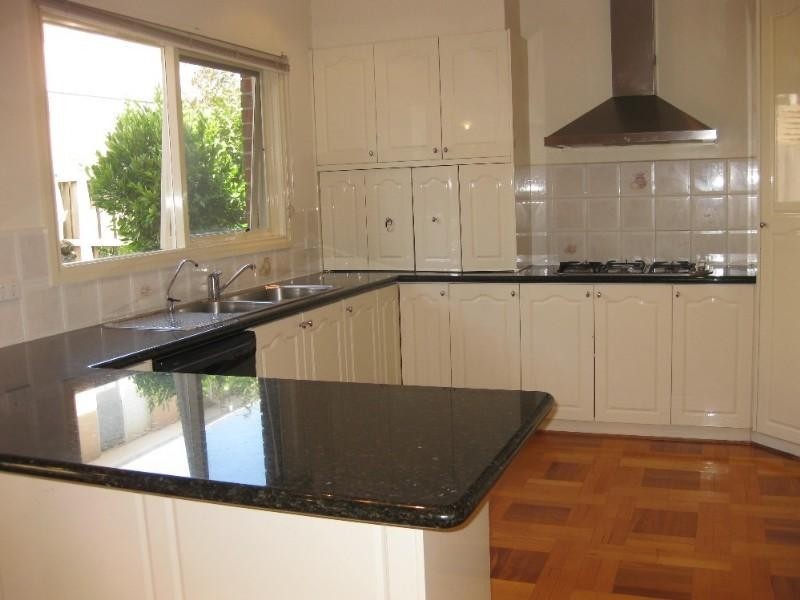 14 Huntingtower Crescent, Mount Waverley VIC 3149