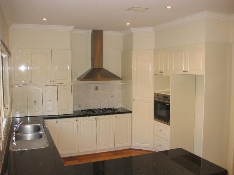 14 Huntingtower Crescent, Mount Waverley VIC 3149