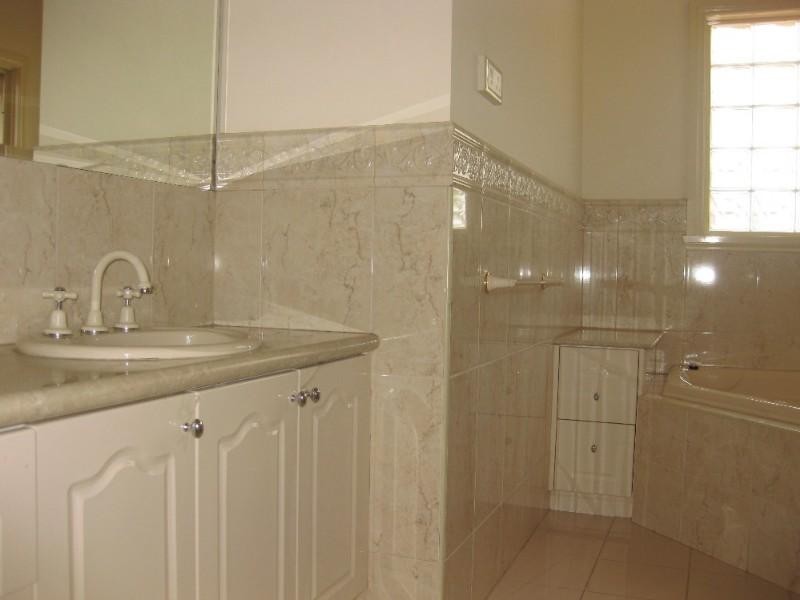 14 Huntingtower Crescent, Mount Waverley VIC 3149