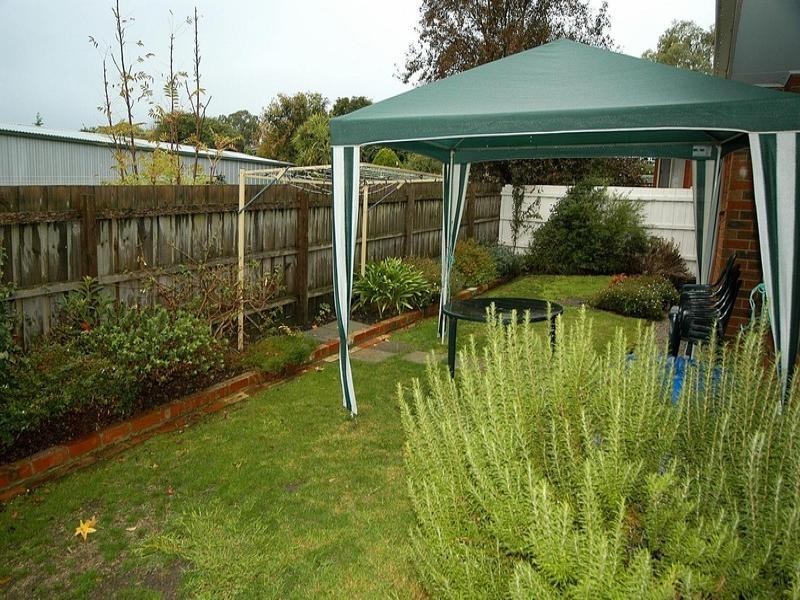 2/16 Adrienne Crescent, Mount Waverley VIC 3149