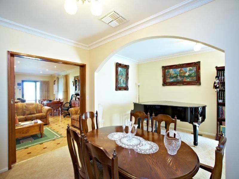 8 Delta Avenue, Ashwood VIC 3147