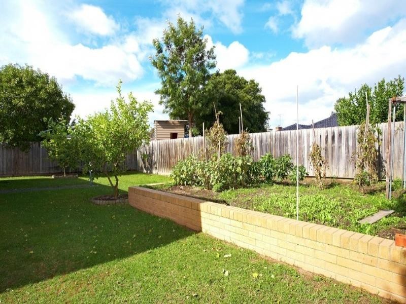 8 Delta Avenue, Ashwood VIC 3147