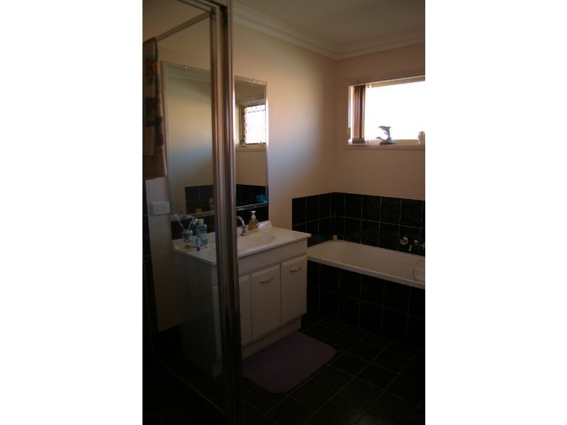 1 Nadine Place, Deception Bay QLD 4508