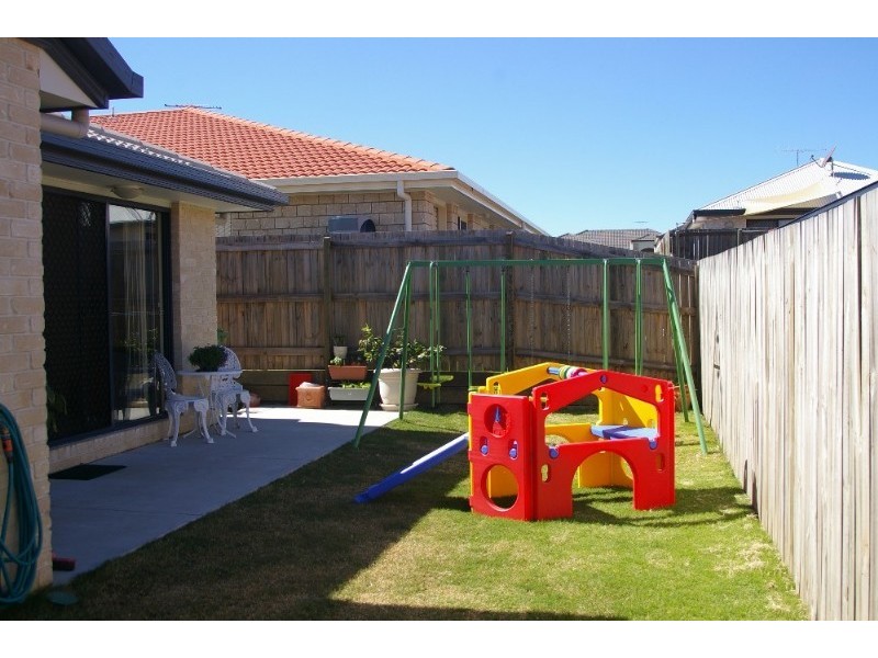 5b Lady Bowen Parade, Rothwell QLD 4022