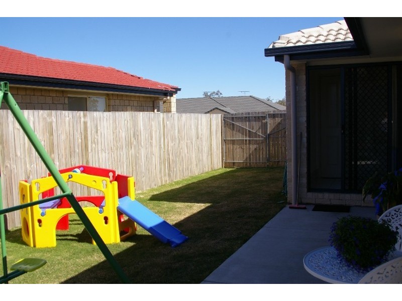 5b Lady Bowen Parade, Rothwell QLD 4022