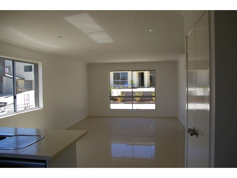 1-8/17 Lady Bowen Parade, Rothwell QLD 4022