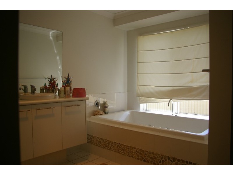 1 Natalie Close, Deception Bay QLD 4508