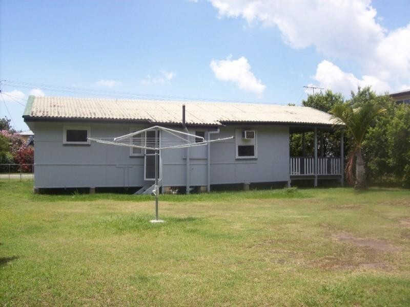 118 Biggs Avenue, Beachmere QLD 4510