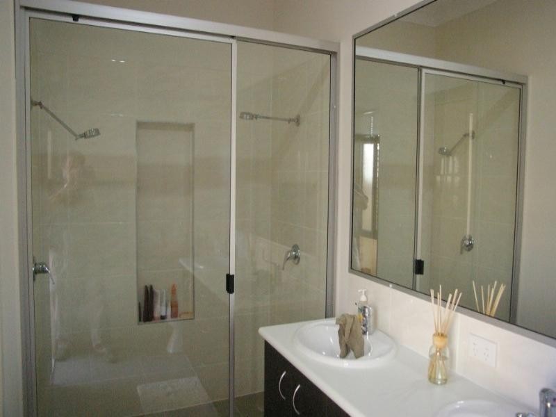 8 Rawlins Crescent, North Lakes QLD 4509