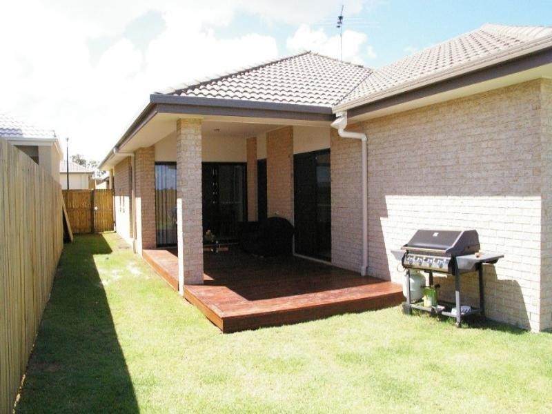 8 Rawlins Crescent, North Lakes QLD 4509