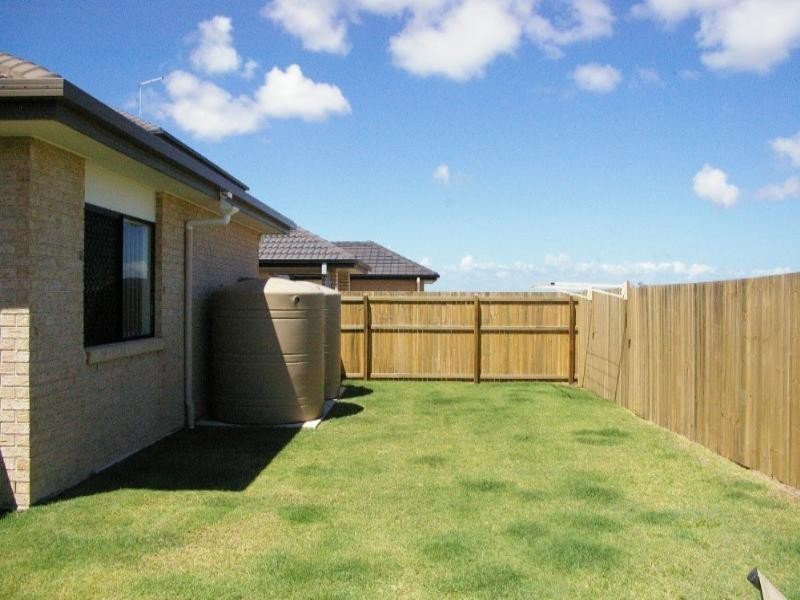 8 Rawlins Crescent, North Lakes QLD 4509