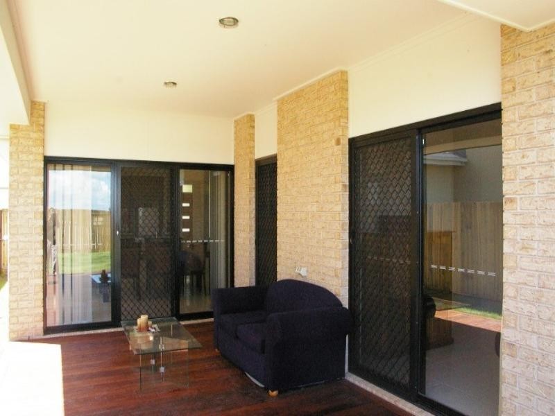 8 Rawlins Crescent, North Lakes QLD 4509