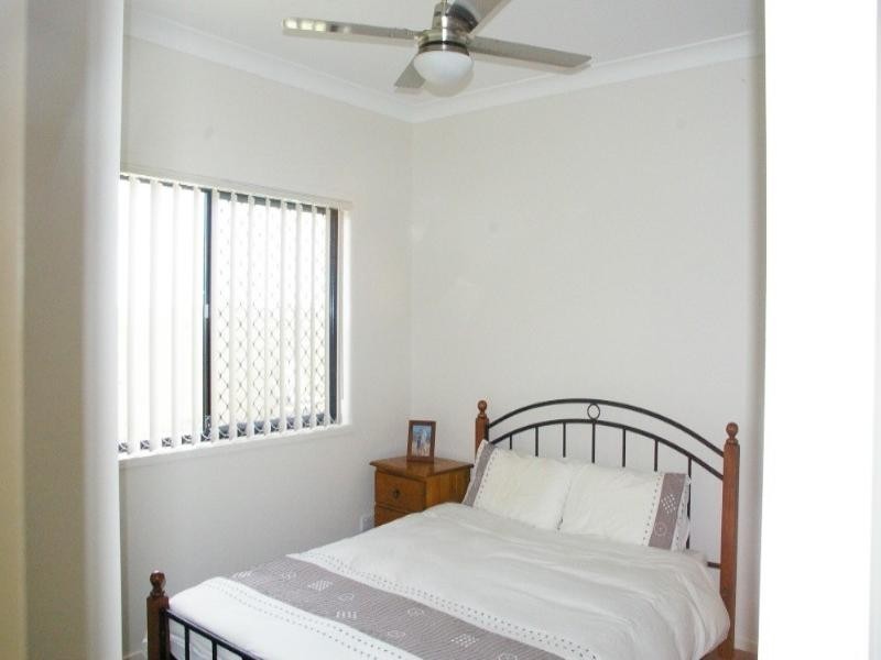 8 Rawlins Crescent, North Lakes QLD 4509