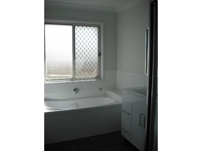 5 Groth Road, Morayfield QLD 4506