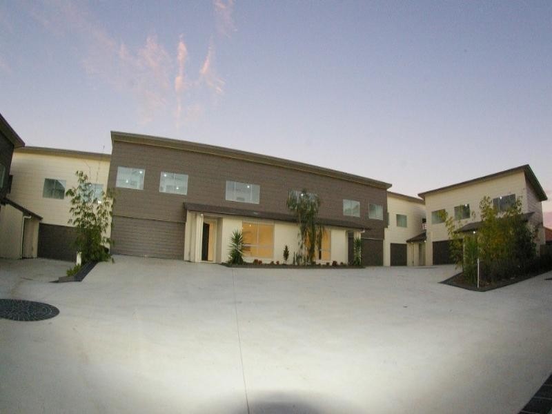 2/17 Lady Bowen Parade, Rothwell QLD 4022