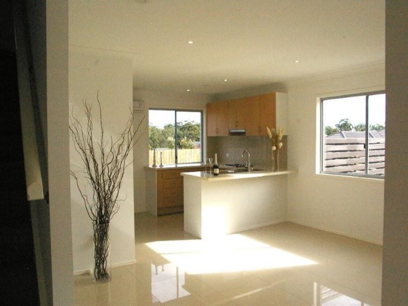 2/17 Lady Bowen Parade, Rothwell QLD 4022