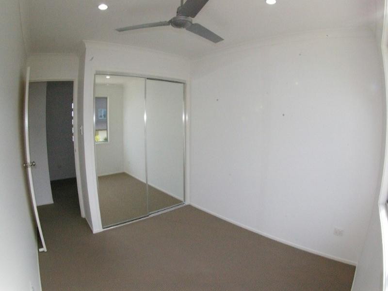 2/17 Lady Bowen Parade, Rothwell QLD 4022