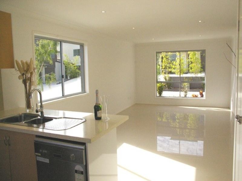 8/17 Lady Bowen Parade, Rothwell QLD 4022