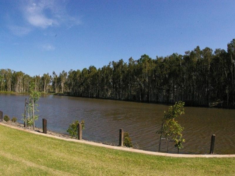 18 Dewdrop Place, Ningi QLD 4511