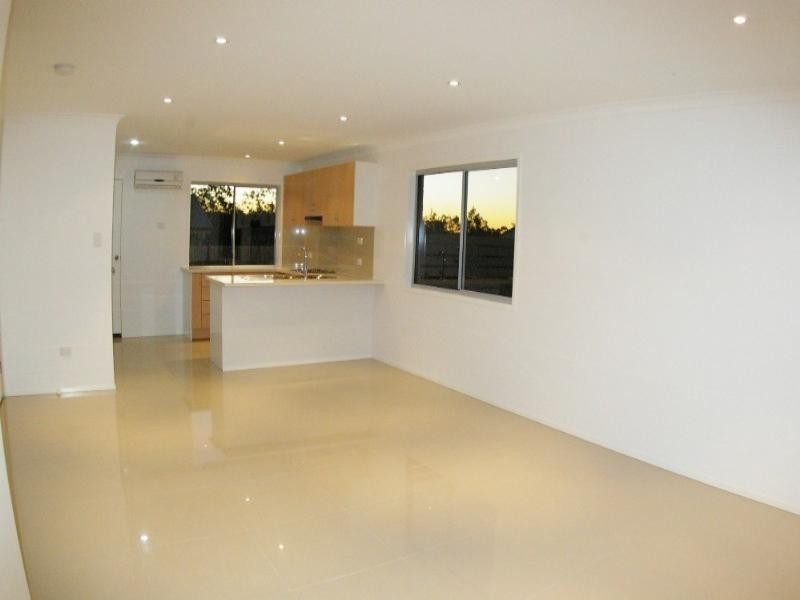 2/17 Lady Bowen Parade, Rothwell QLD 4022