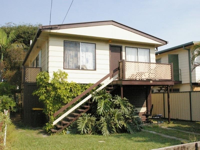 39 Gertrude Street, Redcliffe QLD 4020