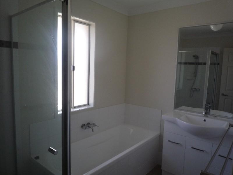 1/9 Lady Bowen Parade, Rothwell QLD 4022