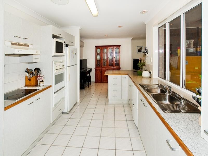 20 Linthaven Drive, Rothwell QLD 4022