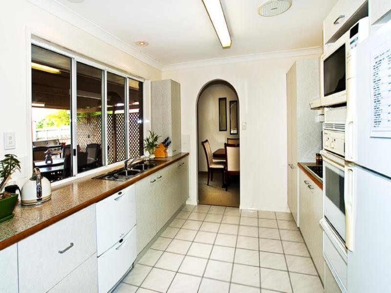 20 Linthaven Drive, Rothwell QLD 4022