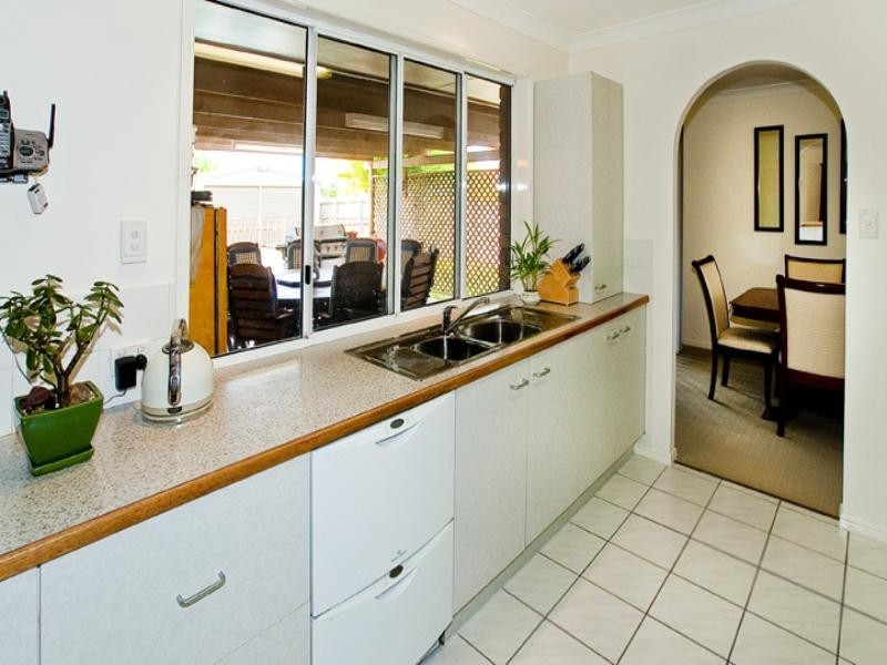 20 Linthaven Drive, Rothwell QLD 4022