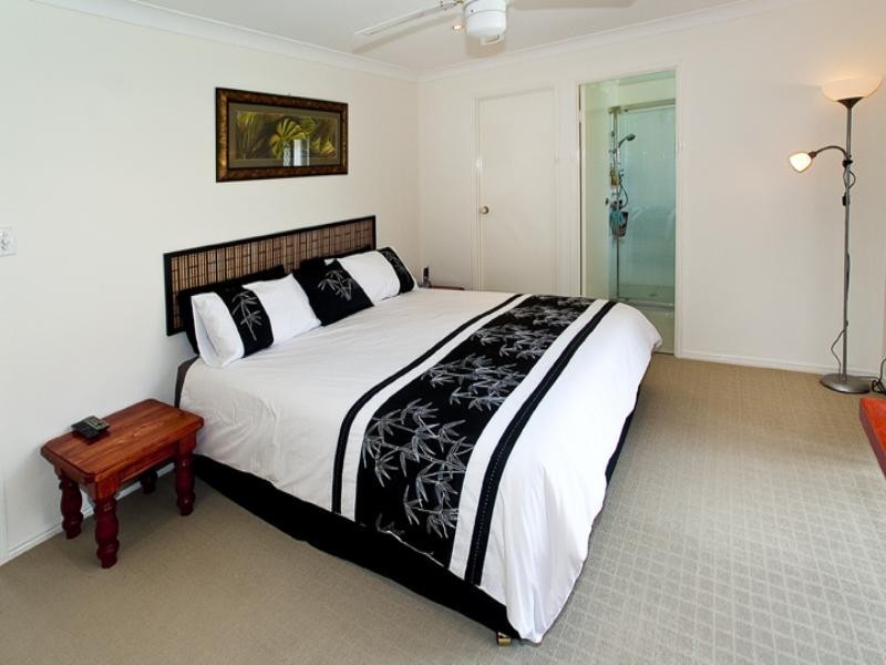 20 Linthaven Drive, Rothwell QLD 4022