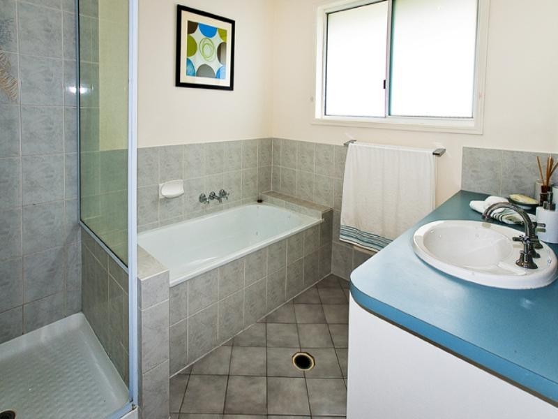 20 Linthaven Drive, Rothwell QLD 4022