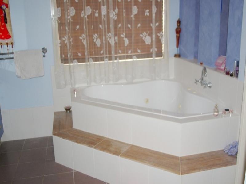 6 Cadell Crescent, Rothwell QLD 4022