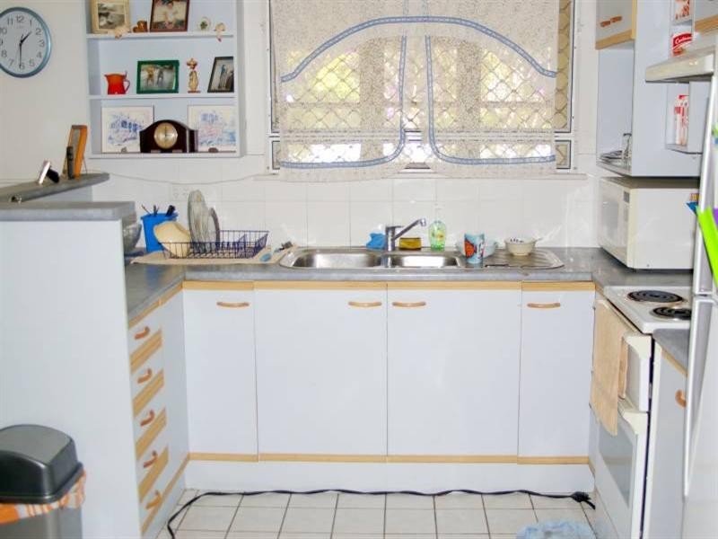 8 Airlie Avenue, Deception Bay QLD 4508