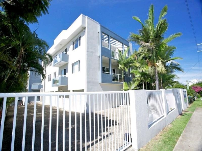 2/186 Prince Edward Parade, Scarborough QLD 4020
