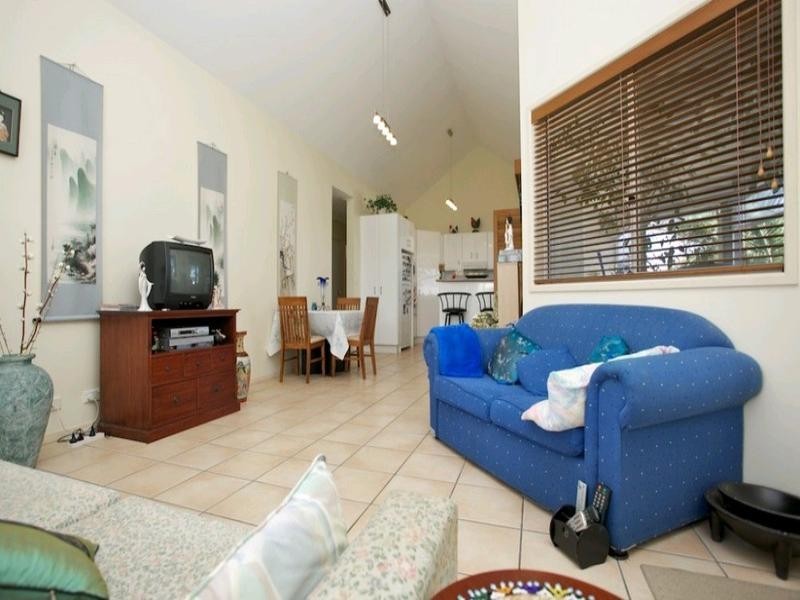 2/186 Prince Edward Parade, Scarborough QLD 4020