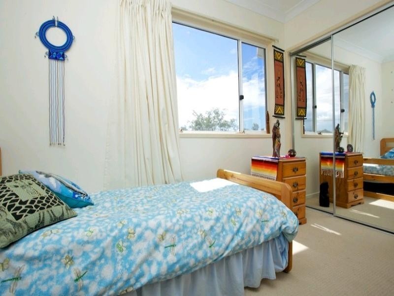 2/186 Prince Edward Parade, Scarborough QLD 4020
