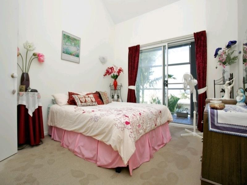 2/186 Prince Edward Parade, Scarborough QLD 4020