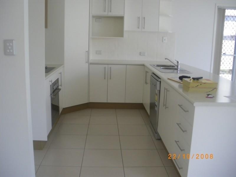 2/25 Lady Bowen Parade, Rothwell QLD 4022