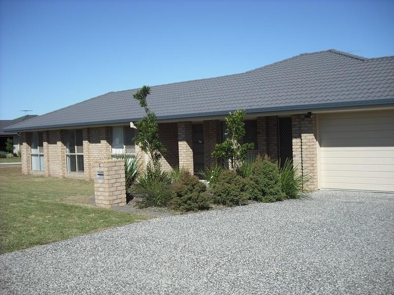 2 Outlook Court, Kallangur QLD 4503