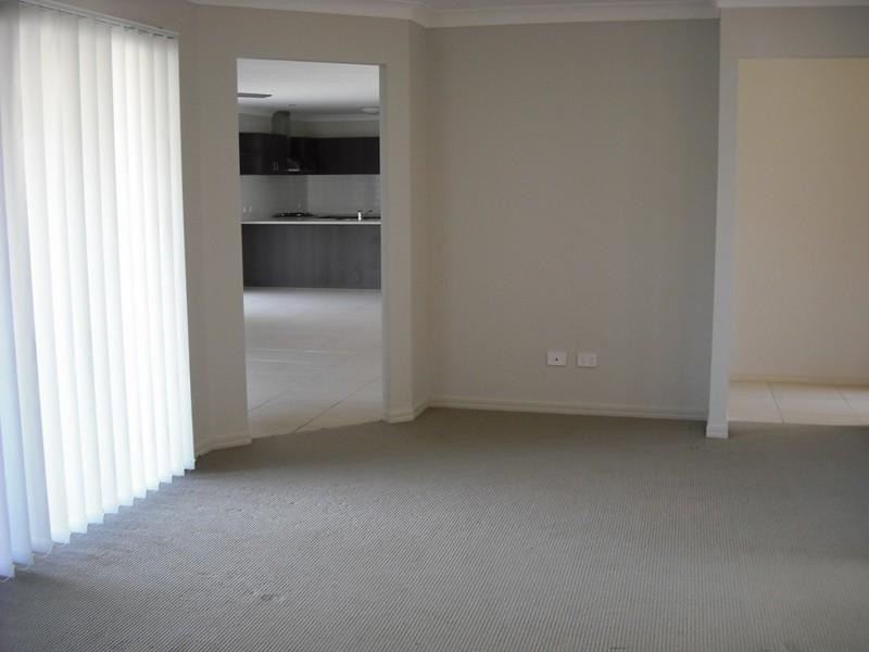 2 Outlook Court, Kallangur QLD 4503