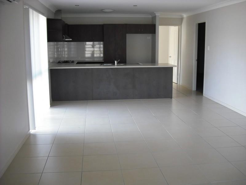 2 Outlook Court, Kallangur QLD 4503