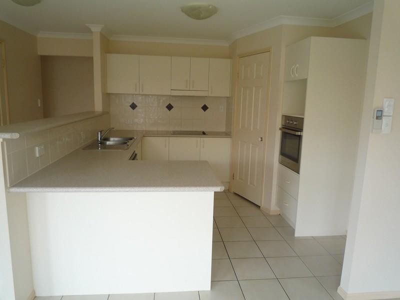 17 Cambridge Street, Rothwell QLD 4022