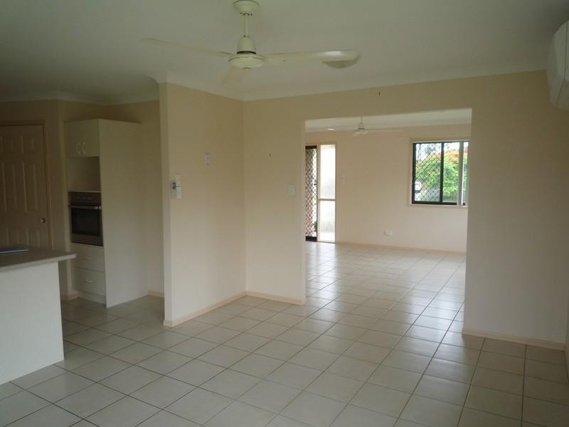 17 Cambridge Street, Rothwell QLD 4022