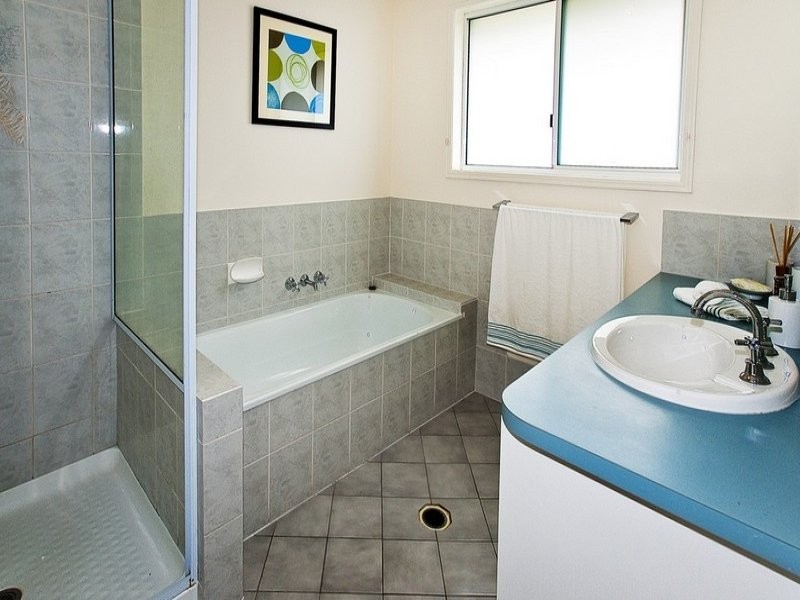 20 Linthaven Drive, Rothwell QLD 4022