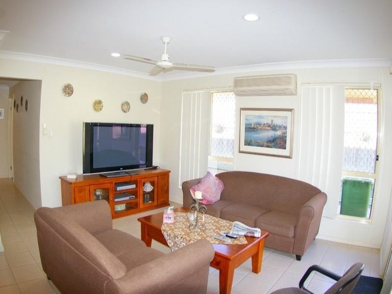 2/5 Adonis Court, Rothwell QLD 4022