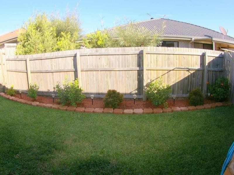 2/5 Adonis Court, Rothwell QLD 4022