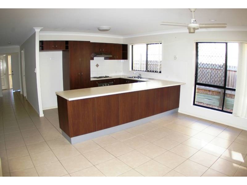 2/3 Normandy Court, Rothwell QLD 4022