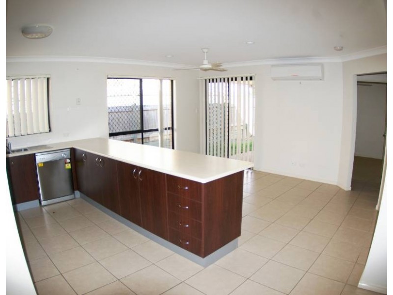 2/3 Normandy Court, Rothwell QLD 4022